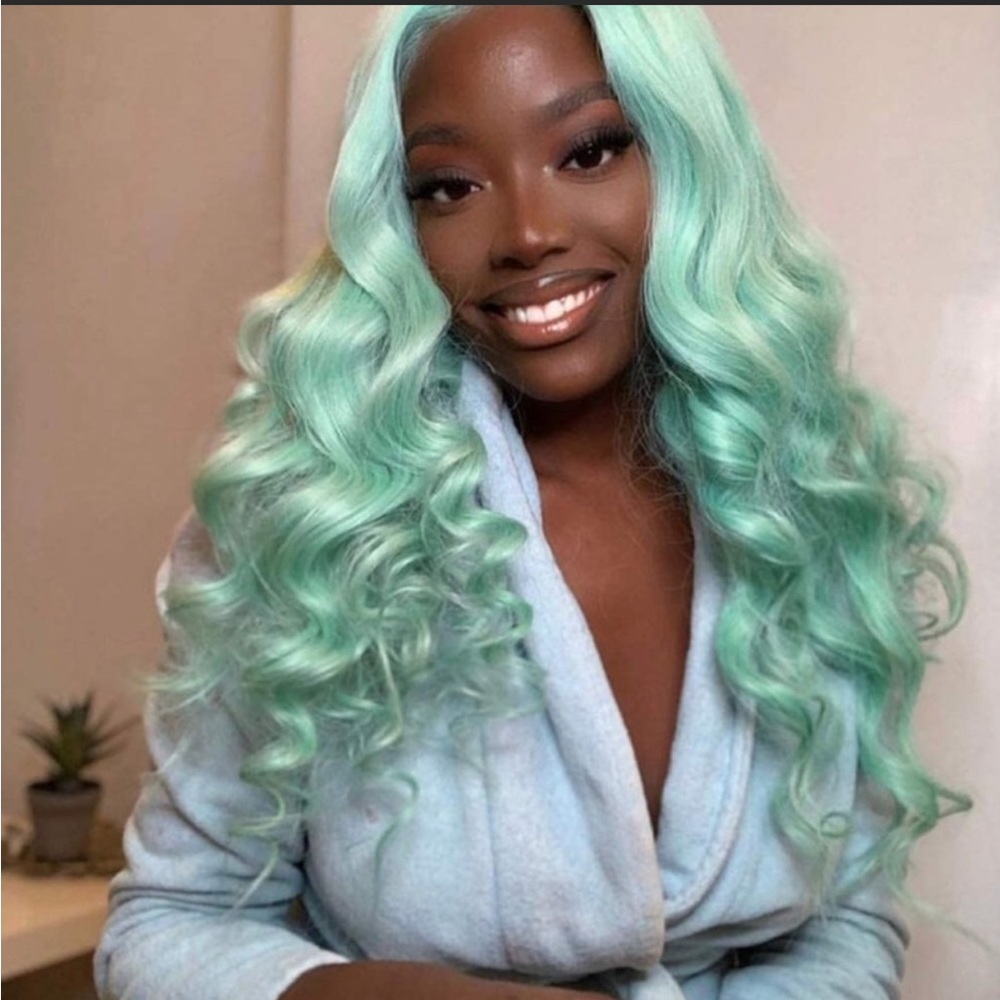 Brand New!!Mint Mermaid 🧜🏼‍♀️ Body Wave Lace -Front Wig
